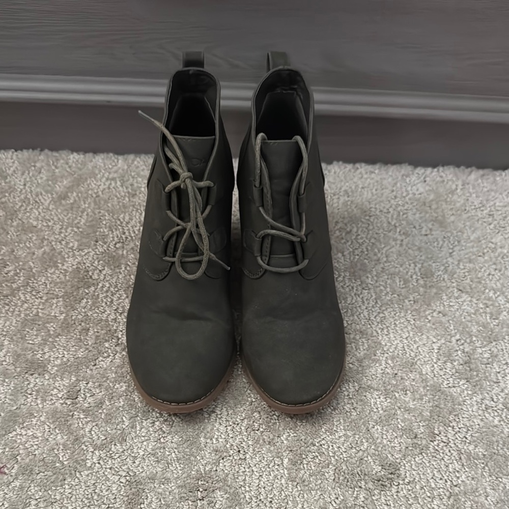 Nautica Women's Green Lace Up Boots